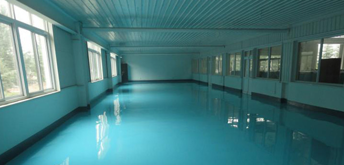 塘廈地坪漆廠家在2019年的大環(huán)境之下，受到猛烈的沖擊，2020年馬上到來，那么2020年的大環(huán)境會好嗎？塘廈地坪漆廠家要如何在這種環(huán)境下成長？塘廈地坪漆廠家要在沖擊之后成長，有很多辦法，比如與政府建立合作關系，成為他們的合作商，還有就是建立你的上游，也就是能連續(xù)合作的工程商。其實這兩條路都有一個特點，那就是專心搞研發(fā)和施工技術。但是這兩條路都有風險，比如不給錢，賴賬到你倒閉。比如工程商喜新厭舊，不跟你好好來往，三兩天就想換人玩玩看。第三種塘廈地坪漆廠家成長方式，就是依托一個重要的客戶，跟客戶一起成長。比如盈凱地坪，依托天津富士康、中國建筑等等集團。相信很多人迷信【推廣】二字，若是指的面對整個社會，面對大環(huán)境，我實話告你，沒有屁用。塘廈地坪漆廠家就是蓋個網(wǎng)站，作得花哩胡哨，也沒有屁用。你就是在微博、微信、知乎上有百來萬個粉（除非少數(shù)的特例之特例），也沒有屁用。莫忘你的已身所在，其實是個小的不能再小的專業(yè)世界。專業(yè)世道，不會被那種東西迷惑。所以，真有推廣經(jīng)費，不如閑暇時間，不停研發(fā)新產(chǎn)品，提高施工技術，作自己 的積累，讓公司不要停下來。做些質(zhì)量好的工程，口碑自然來。簡單地說，所謂的塘廈地坪漆廠家「推廣」，不是搞印刷，到街上發(fā)傳單，也不是街邊買個廣告招牌，給自己公司打廣告，那些都是白癡手段。你得把有限的人力物力，作出叫人眼睛一亮的工程出來，最終，拼盡有限的業(yè)務能力，拿來重點突破幾個客戶。其實，說就算說到這，你搞環(huán)氧地坪、地坪工程，也還是作品不是？塘廈地坪漆廠家總是要回歸到地坪漆、地坪工程，我們最好的宣傳，就是自己的產(chǎn)品質(zhì)量，別無其它。怕地面起灰，就用盈凱地坪漆！盈凱自有工廠，專業(yè)的生產(chǎn)施工團隊，完整的售前售后服務，富士康指定地坪服務商。免費提供上門工地勘測，免費設計方案，包工包料，為您提供一站式服務。             ——責任編輯：盈凱工程部張            版權所有（盈凱地坪漆廠家m.yxyxk.com）歡迎轉載_請注明出處